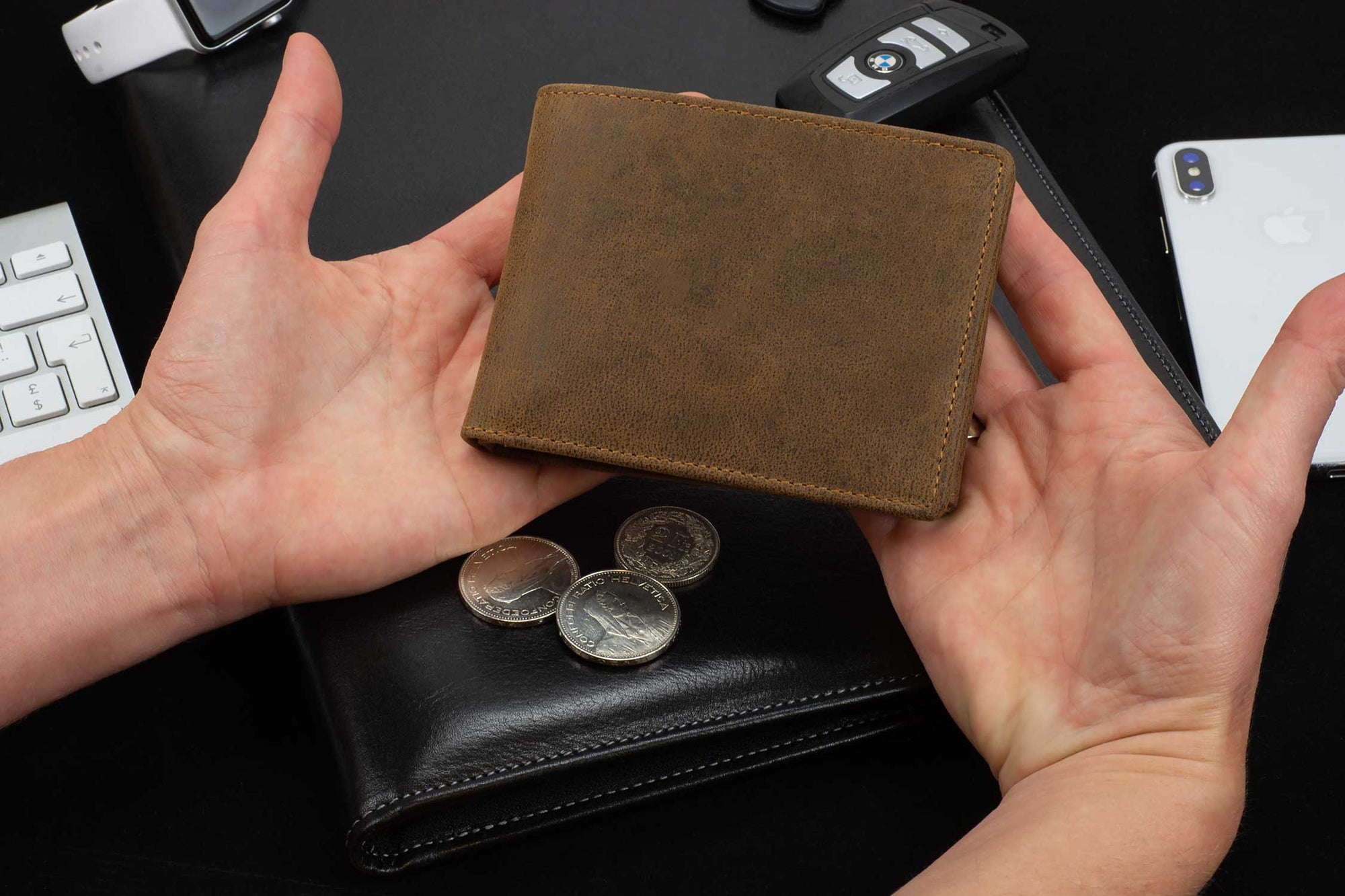 DiLoro Men's Leather Flip ID Wallet