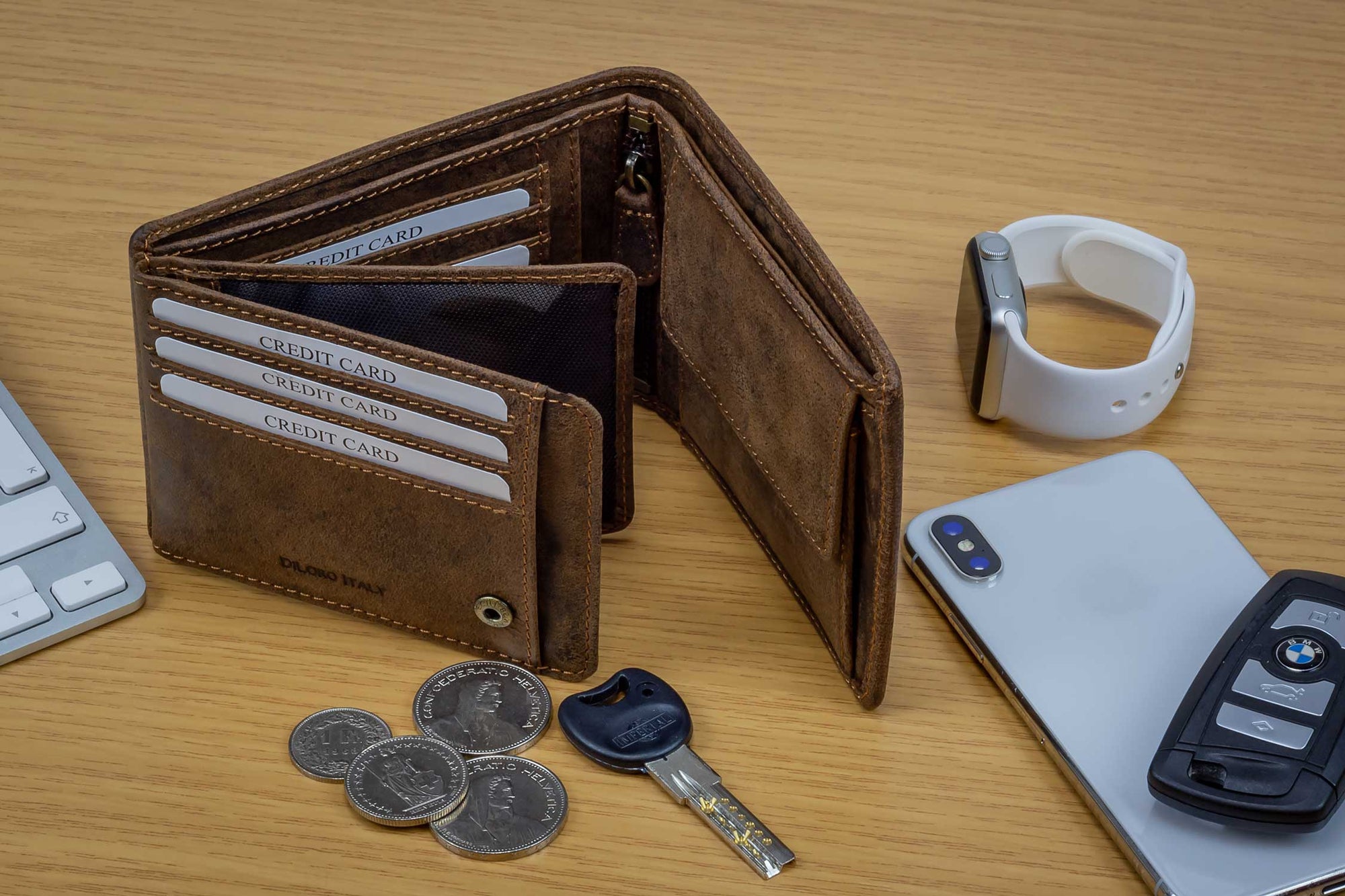 DiLoro Men's Leather Bifold Wallet